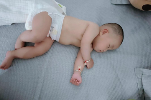 昆山宝宝老打喷嚏怎么办 昆山宝宝老打喷嚏怎么办